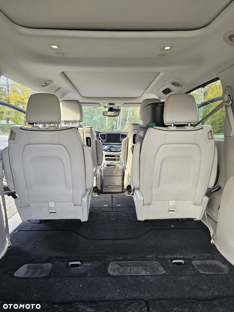 Chrysler Pacifica - 15