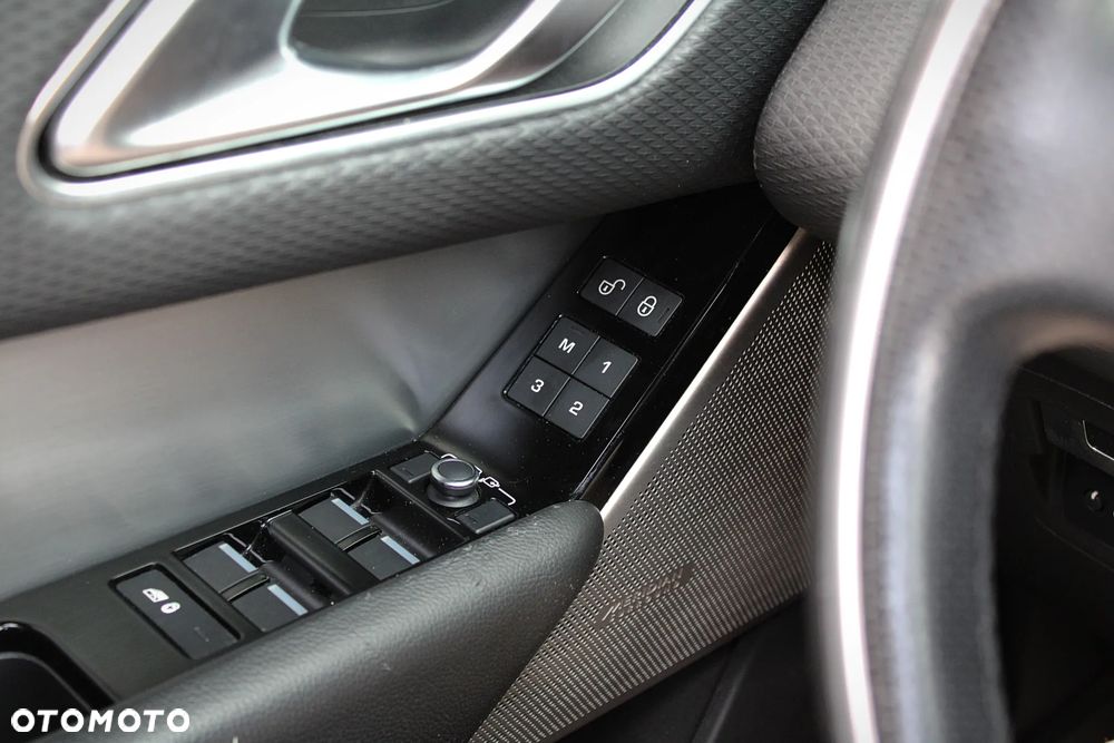 Land Rover Range Rover Velar 2.0 Si4 GPF R-Dynamic SE - 31