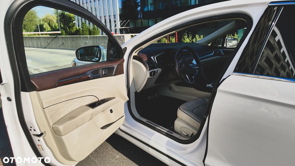 Ford Mondeo 2.0 Hybrid Titanium - 17
