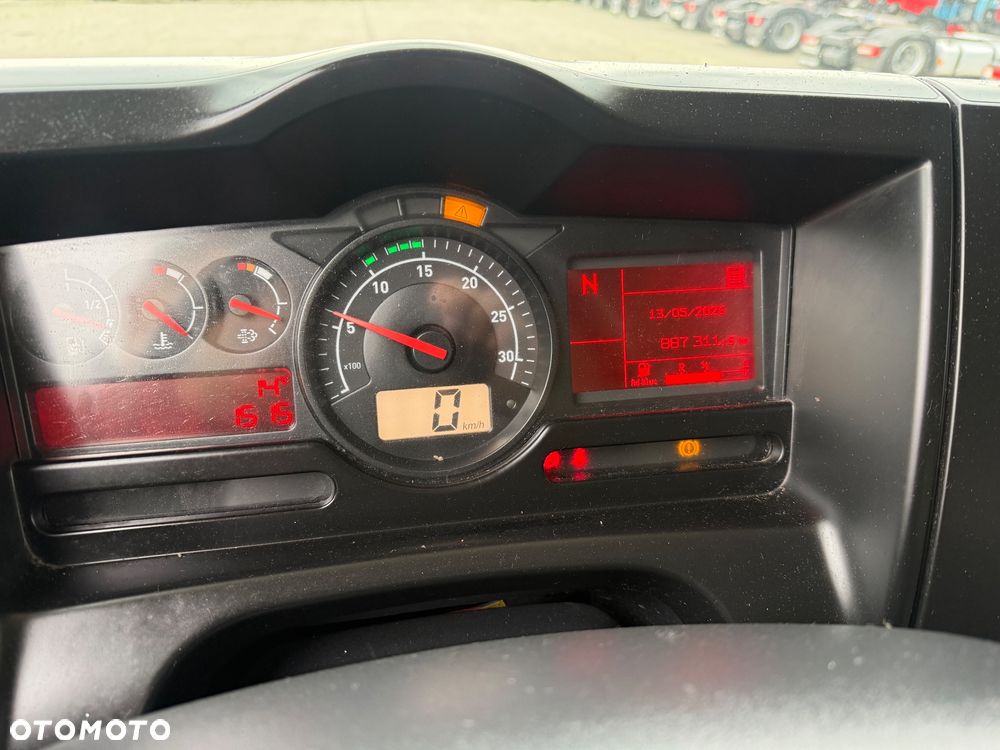 Renault D 380 / POD KONTENERY / WINDA / DO ZABUDOWY / PRZÓD TYŁ PODUSZKA / SYPIALNA / SPROWADZONY / STAN BDB / / / - 31