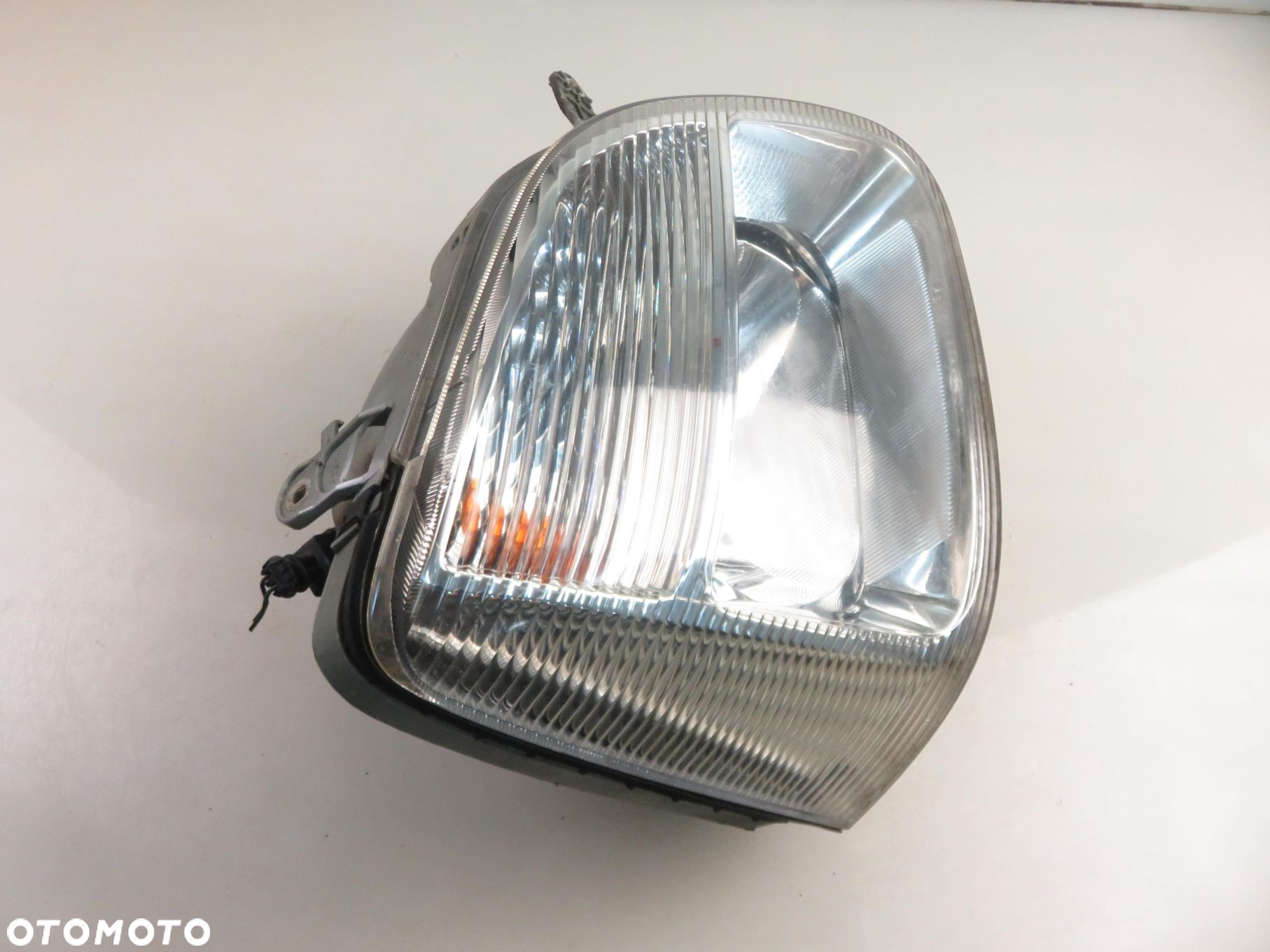 LAMPA PRAWA PRZEDNIA OPEL AGILA A - 10