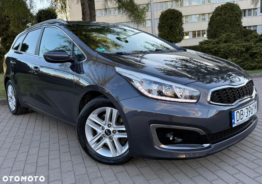 Kia Ceed 1.6 GDI Dream Team Edition - 11