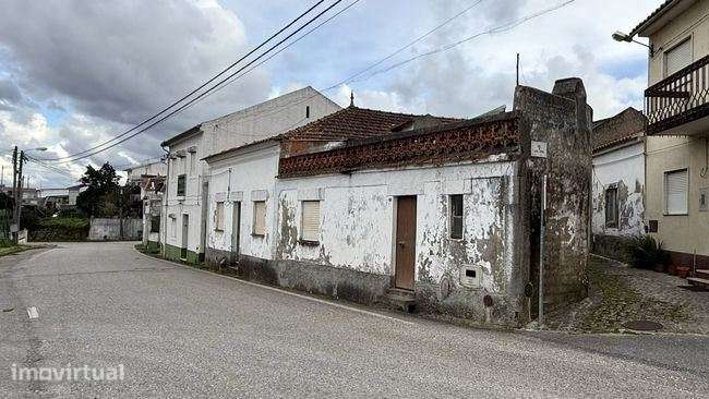 EXCELENTE OPORTUNIDADE DE INVESTIMENTO - MORADIA T2 PARA REABILITAR... - Grande imagem: 2/17