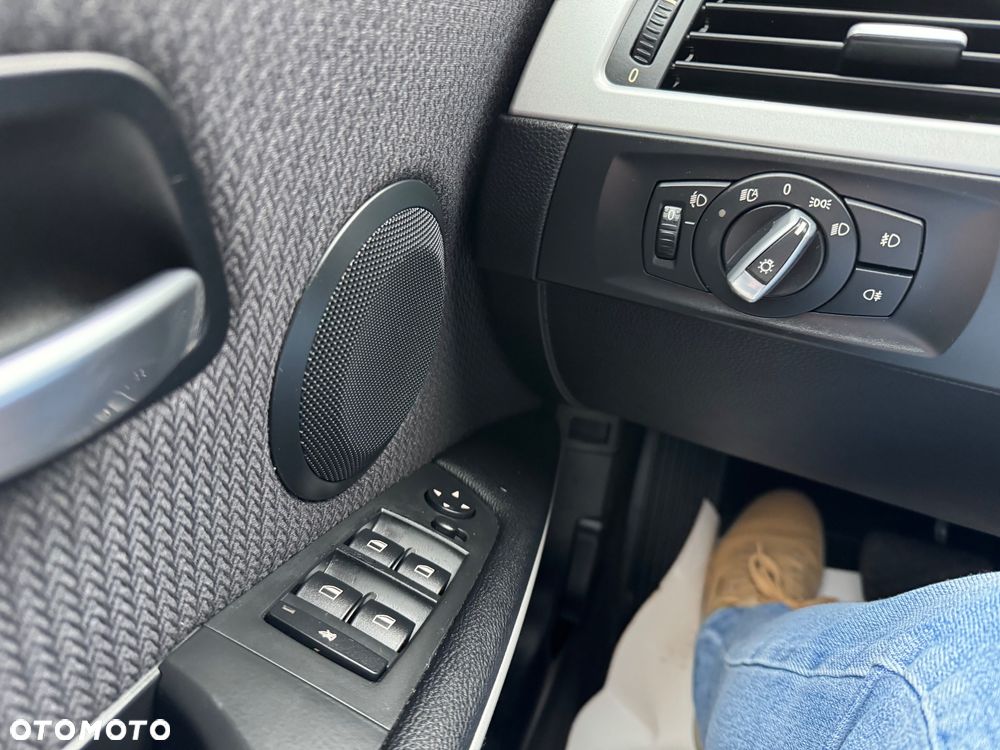 BMW Seria 3 318i - 23