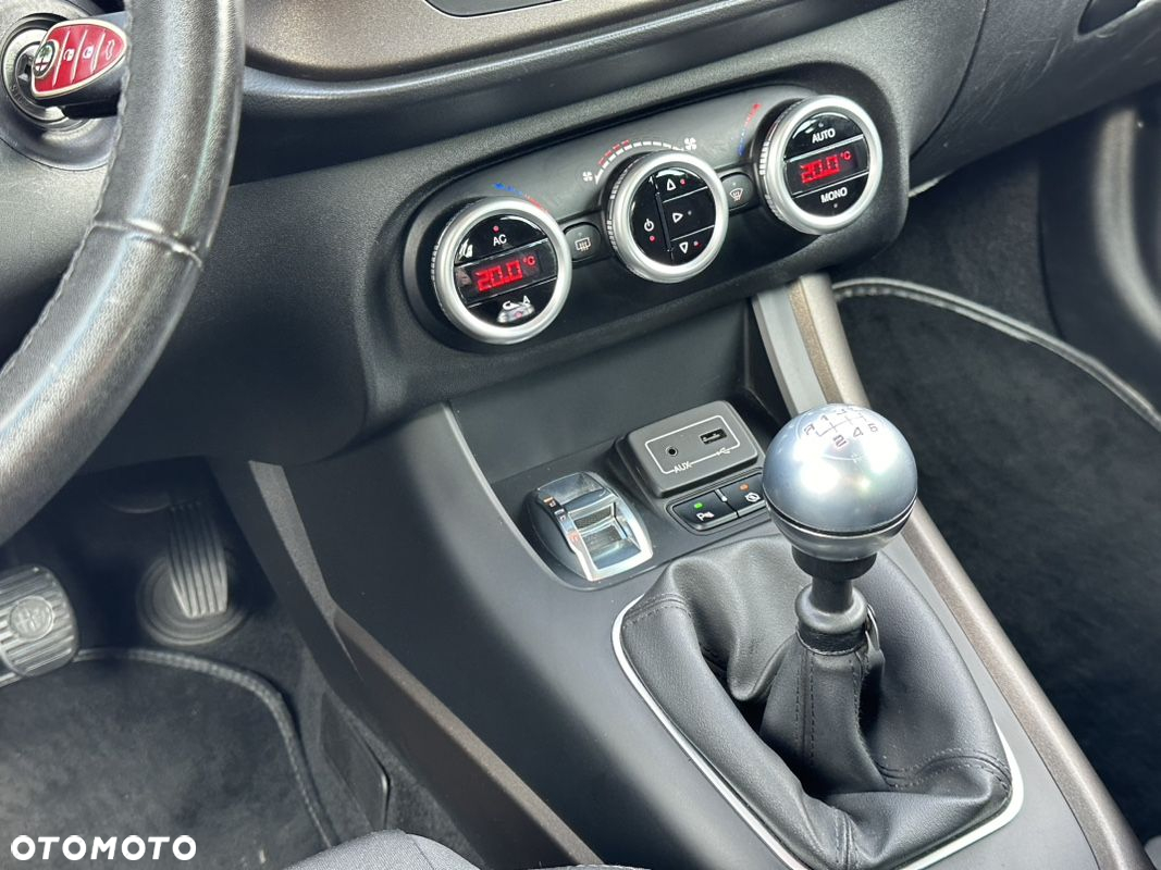 Alfa Romeo Giulietta 2.0 JTDM Distinctive - 36