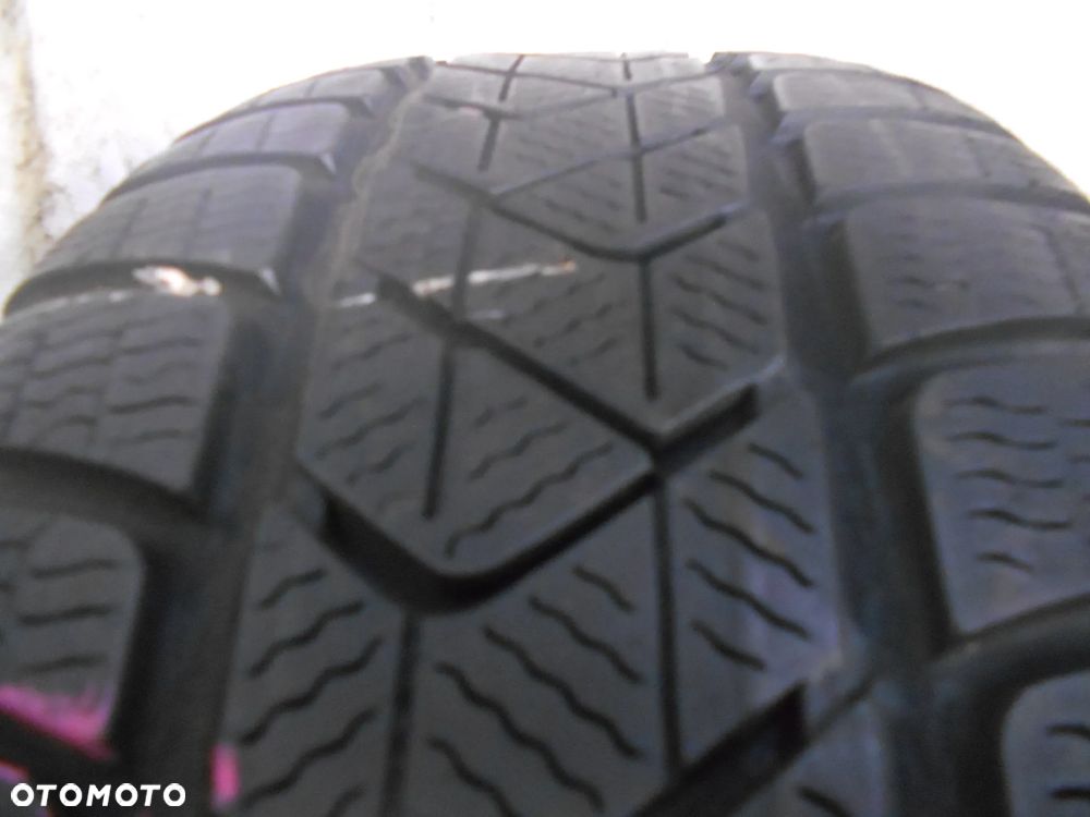 OPONA POJEDYNKA 225/55R17 PIRELLI SOTTOZERO 3 WINTER RSC MOE DOT 5117 7.2MM - 2