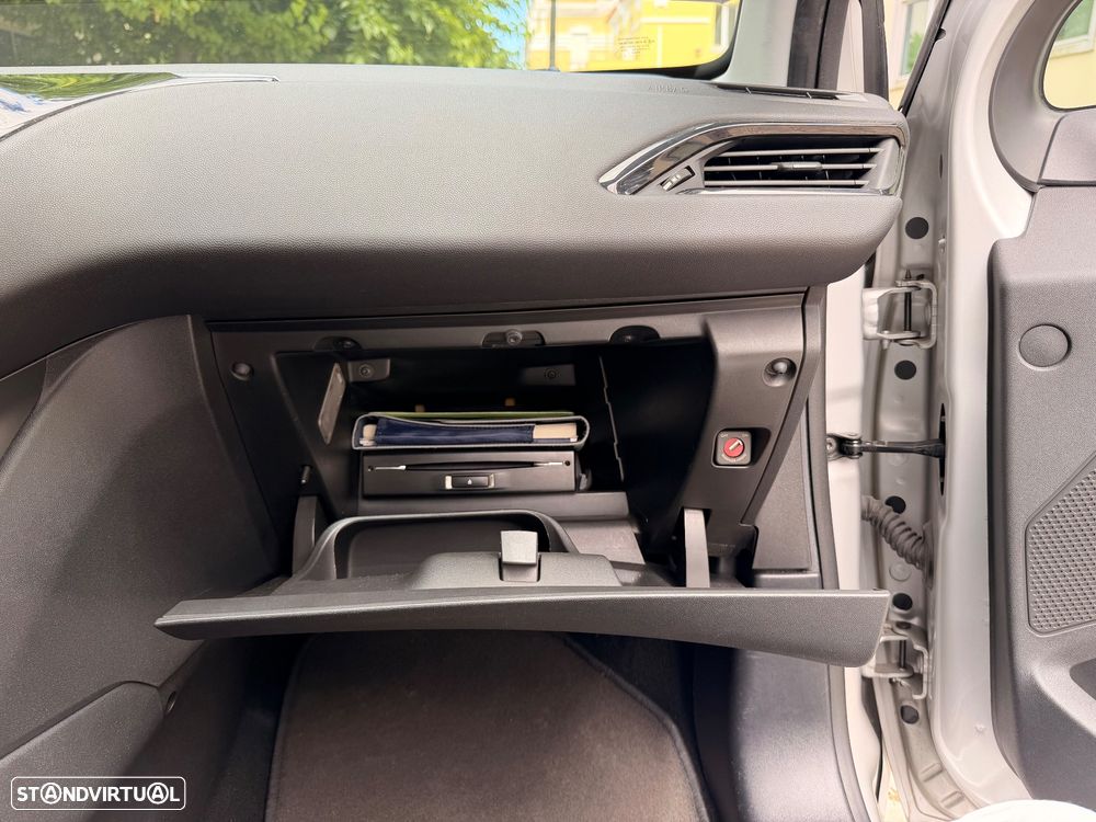 Peugeot 208 1.2 VTi Allure - 37