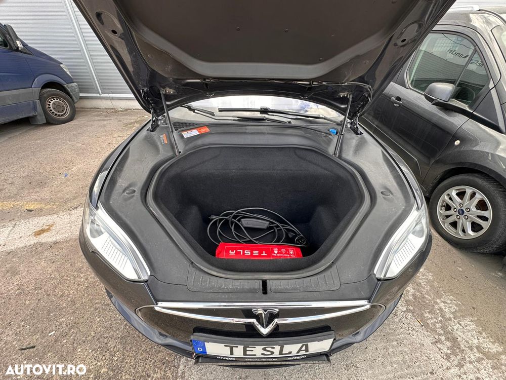 Tesla Model S - 7
