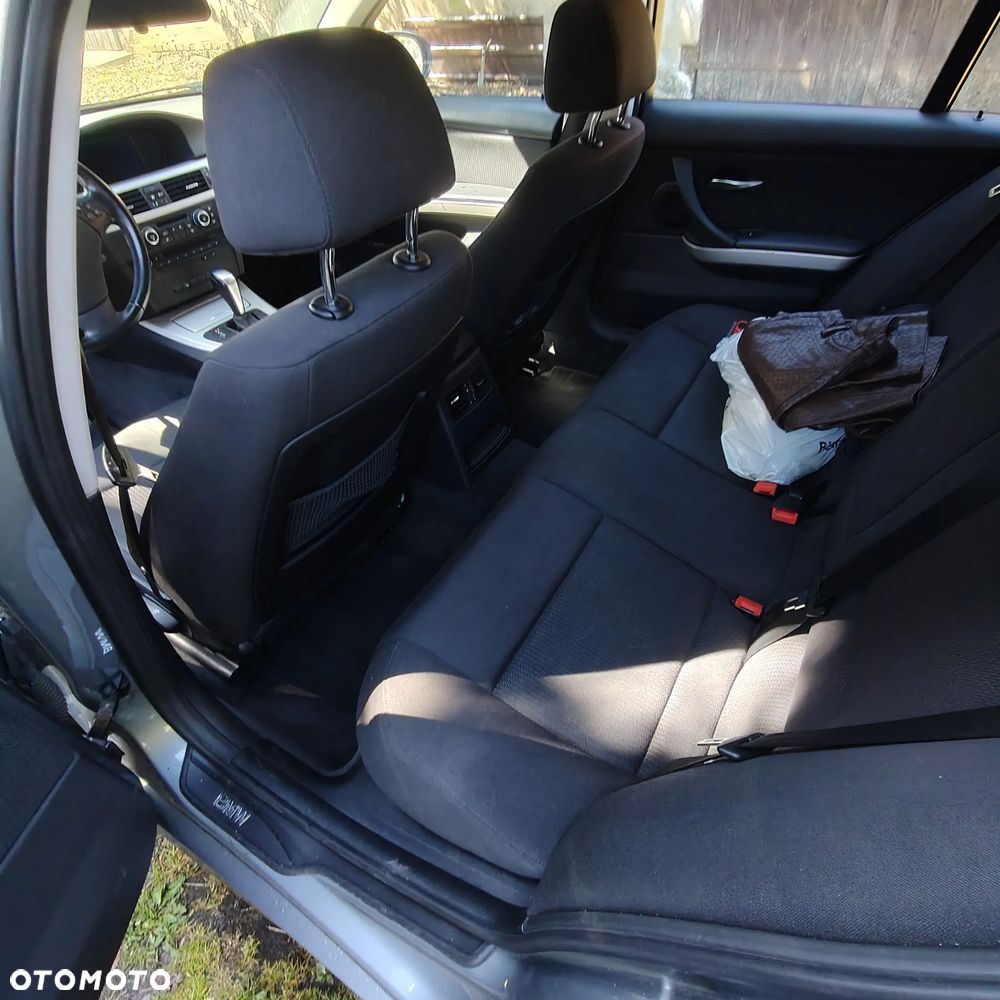 BMW Seria 3 318d - 14