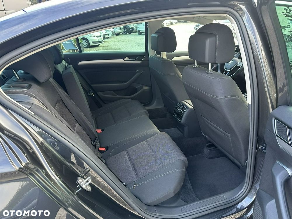 Volkswagen Passat - 18