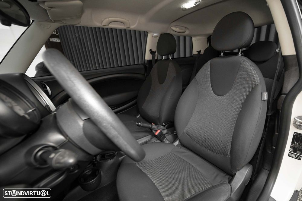 MINI 3 Portas One D - 23