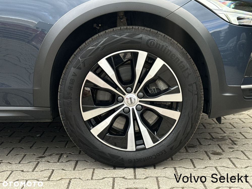 Volvo V90 Cross Country - 10