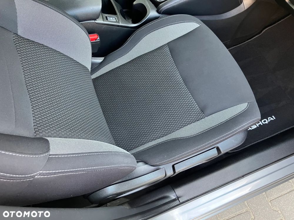 Nissan Qashqai 1.3 DIG-T N-Connecta EU6d - 30