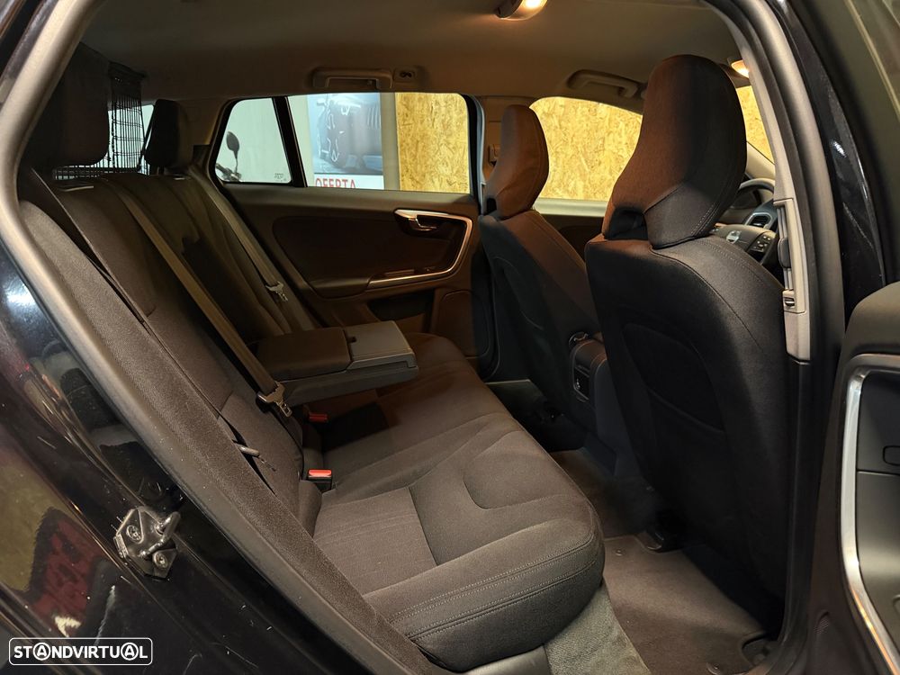 Volvo V60 2.0 D3 Momentum Start/Stop - 10