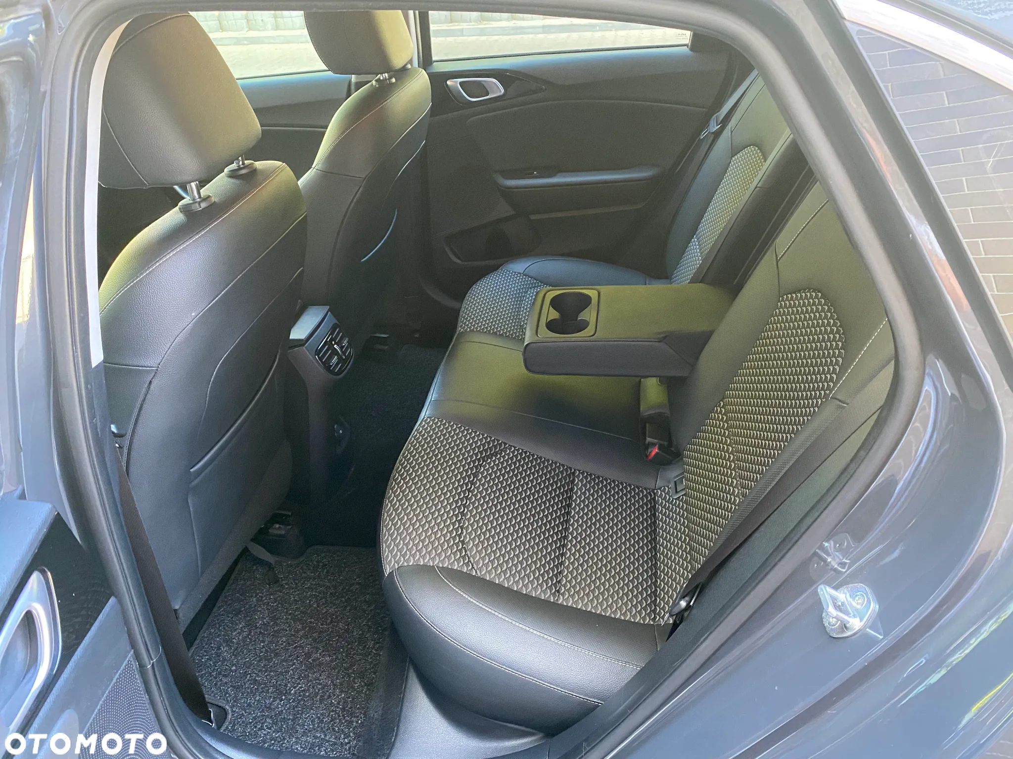 Kia Ceed - 36