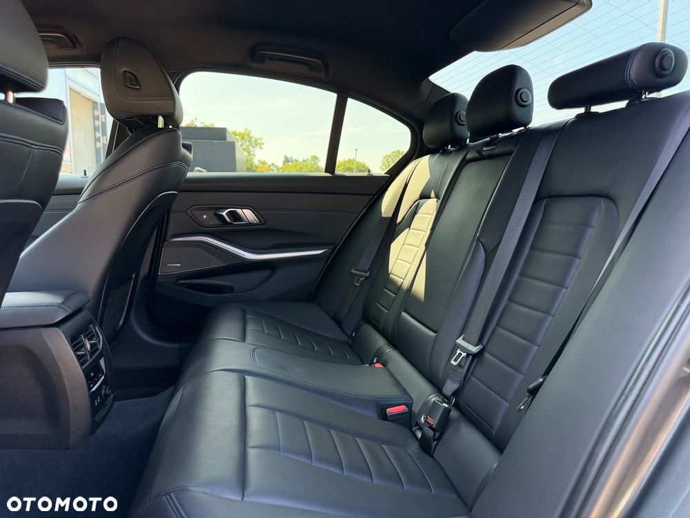BMW Seria 3 320d Edition M Sport Shadow - 25