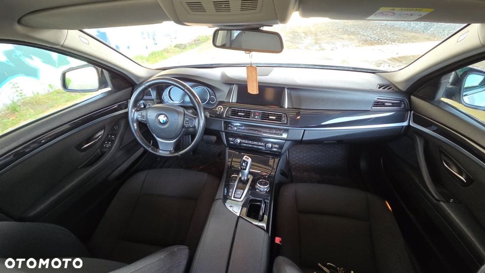 BMW Seria 5 520d xDrive - 13