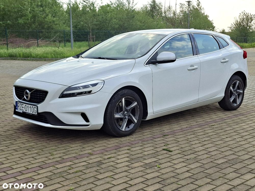 Volvo V40 D3 R-Design Momentum - 2