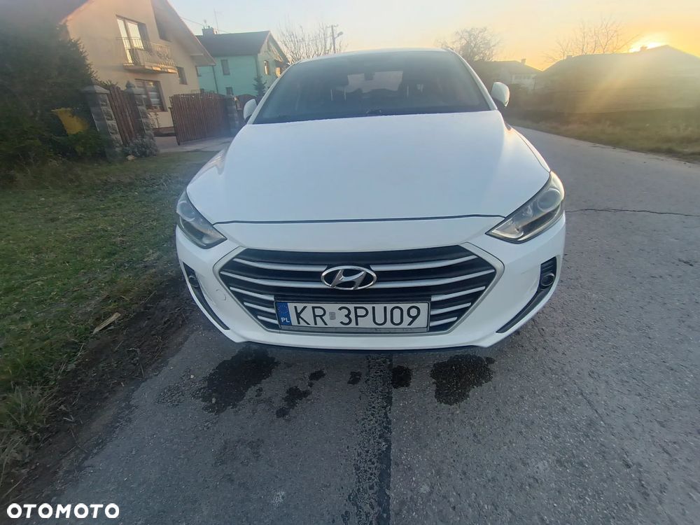 Hyundai Avante - 2