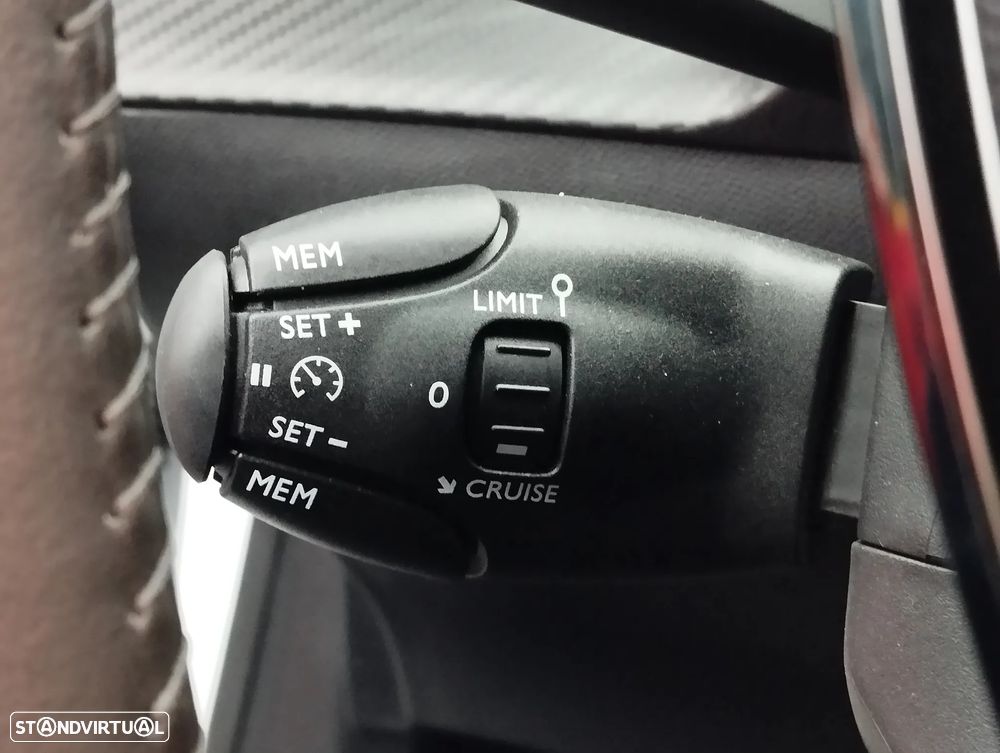 Peugeot 208 1.2 PureTech SE Style - 19