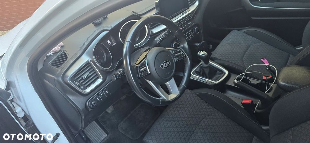 Kia Ceed 1.6 CRDi SCR M - 12