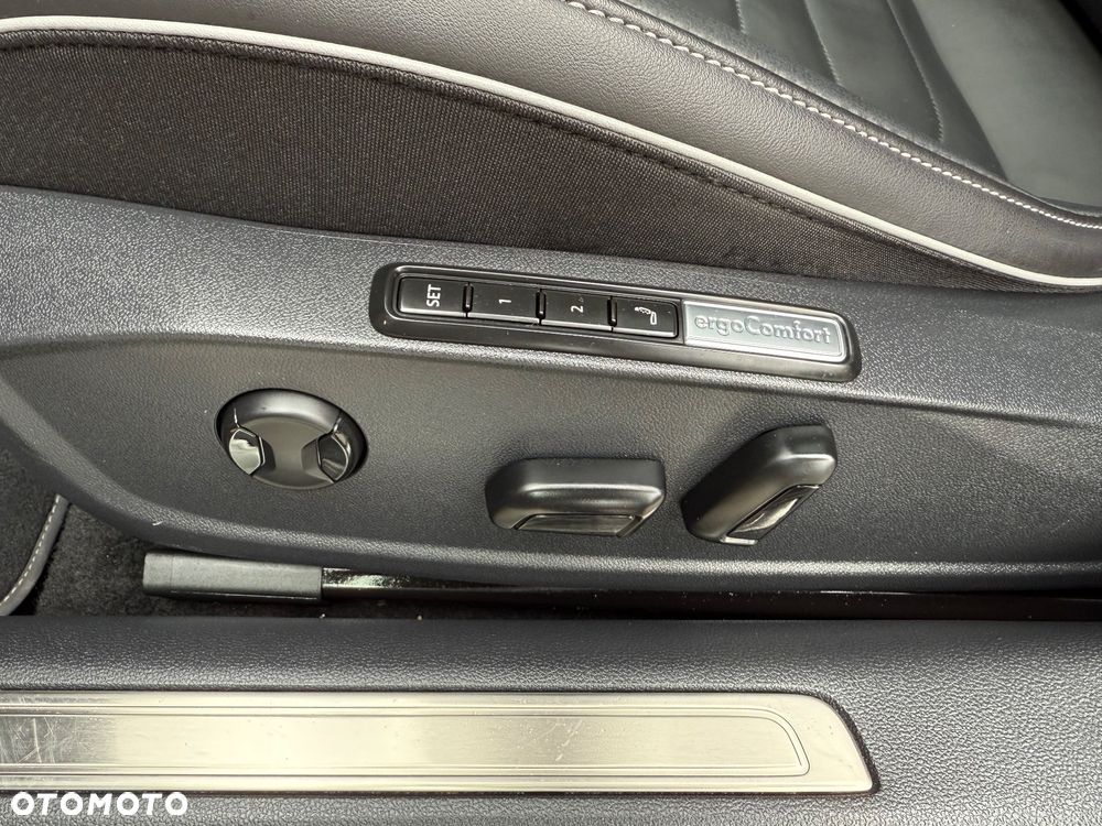 Volkswagen Arteon 2.0 TDI SCR 4Motion DSG R-Line - 25