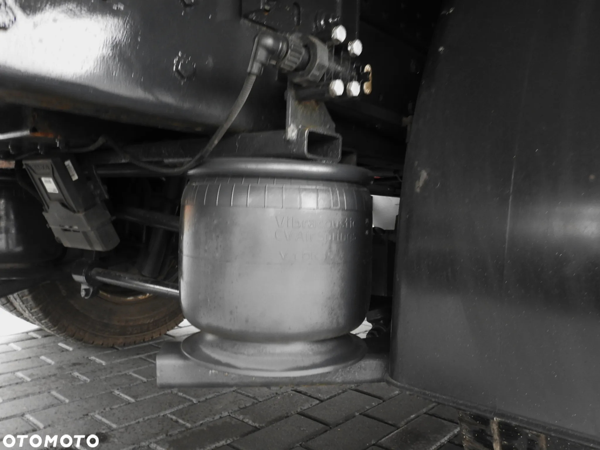 Iveco DAILY 70C17 CHŁODNIA 0*C WINDA 9 PALET ZASILANIE 230V TEMPOMAT KLIMATYZACJA PNEUMATYKA AUTOMAT HI-MATIC BLIŹNIACZE KOŁA 170KM [ 105235 ] - 27