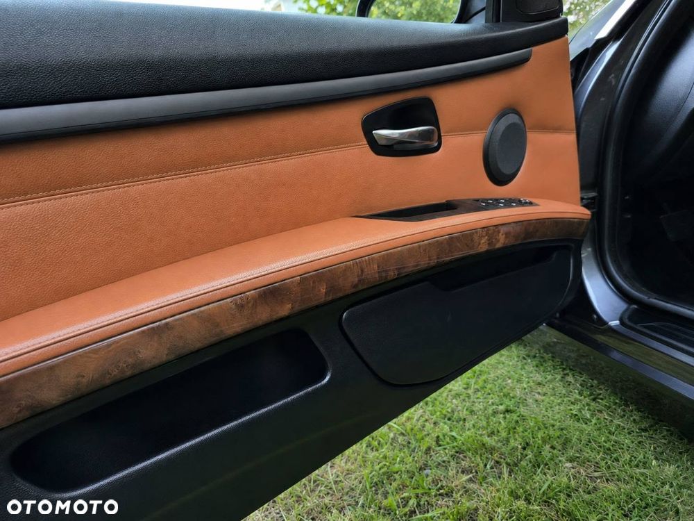 BMW Seria 3 335i - 12