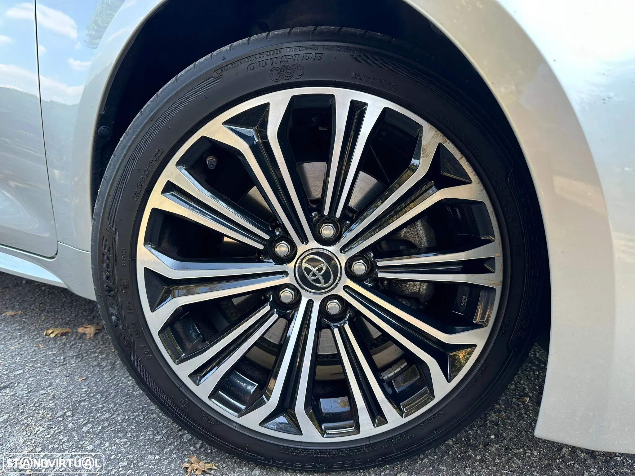Toyota Corolla 2.0 Hybrid Square Collection - 3