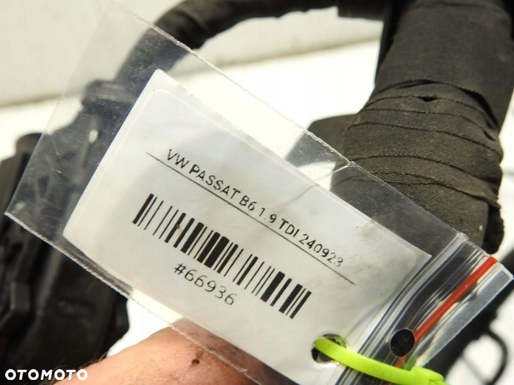 WIĄZKA INSTALACJA KOMORY SILNIKA PRAWA VW PASSAT B1.9 TDI6 3C0927903 - 4