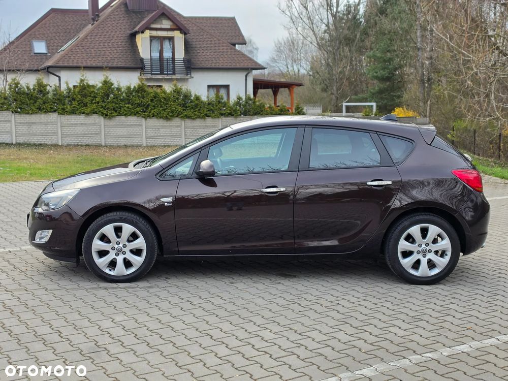 Opel Astra 1.4 Turbo 150 Jahre - 10