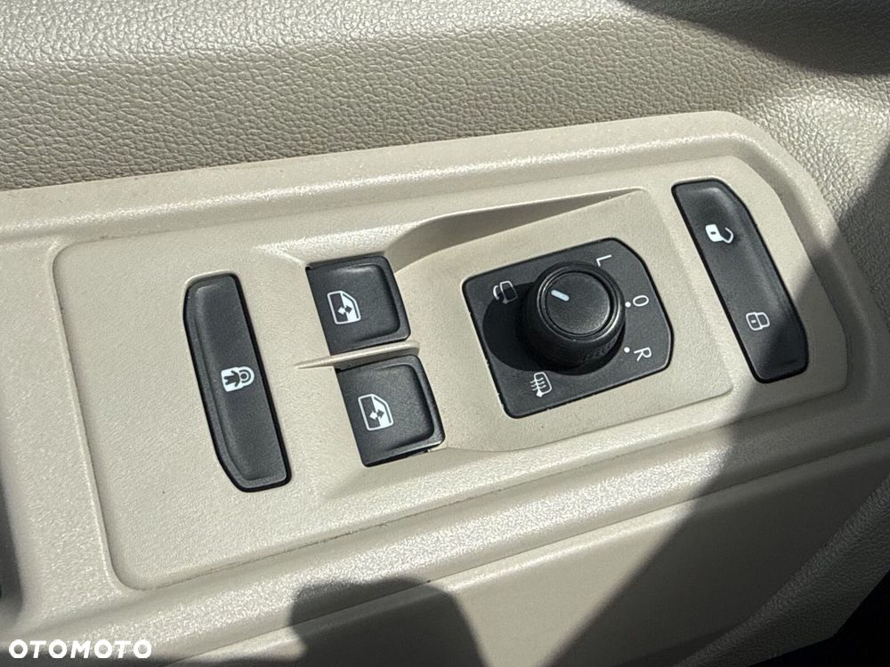 Volkswagen Multivan - 25