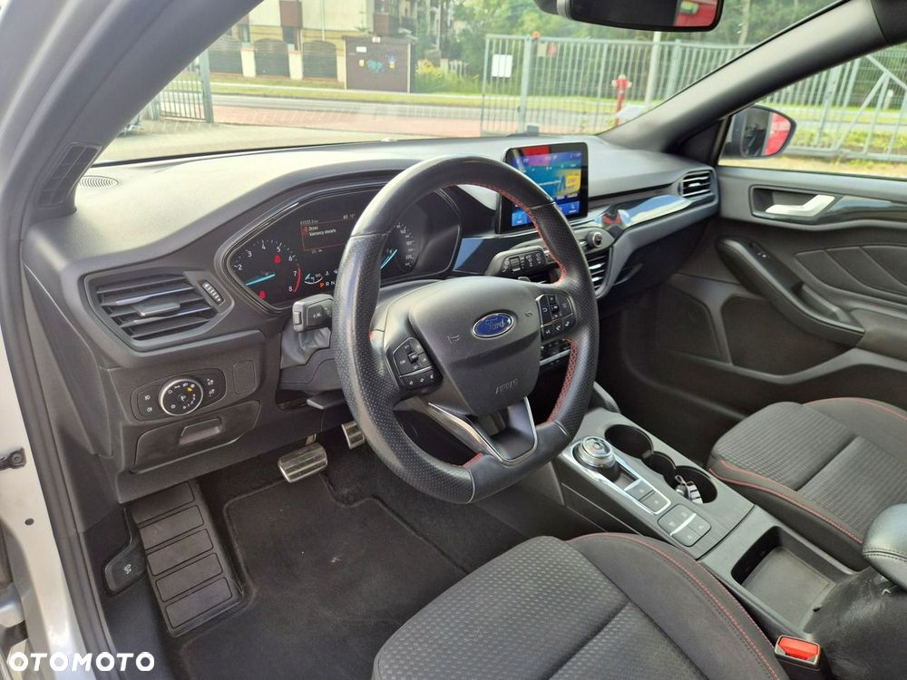 Ford Focus 1.0 EcoBoost Hybrid ST-LINE - 16