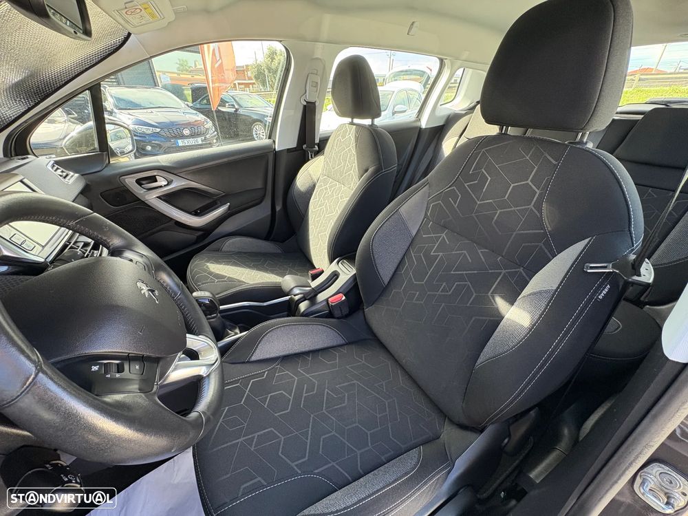 Peugeot 2008 1.2 PureTech Allure - 9