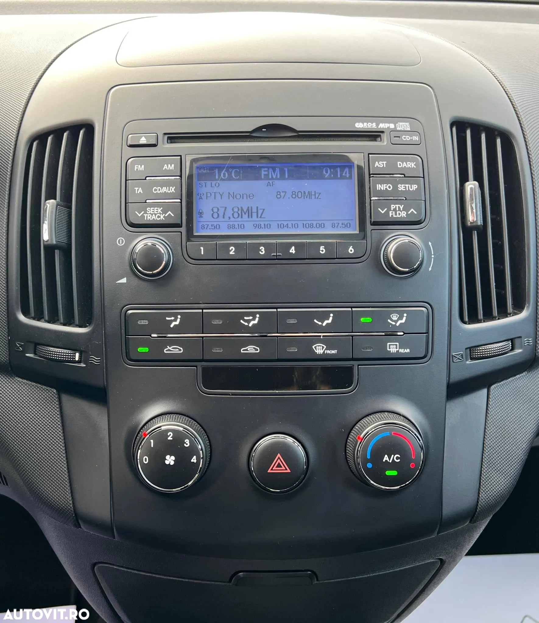 Hyundai i30 1.6 CRDi CLASSIC - 6