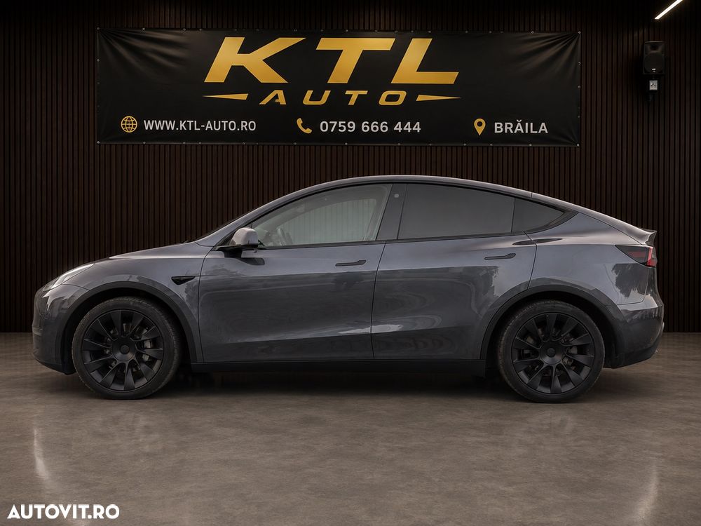 Tesla Model Y Long Range Dual Motor AWD - 9