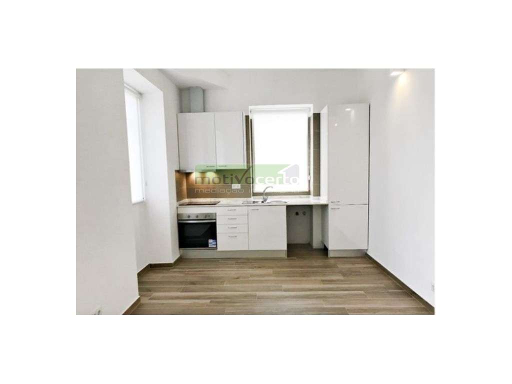 Moradia T1+1 Geminada em Benfica. Totalmente Remodelada e Pronta a ... - Grande imagem: 3/8