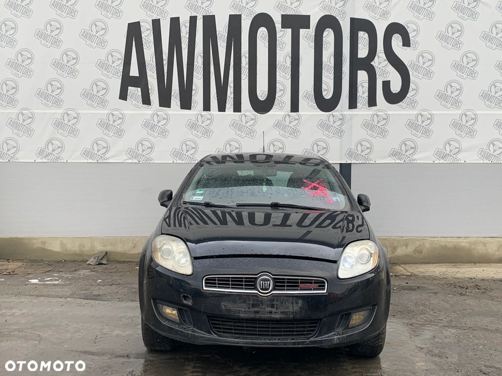 FIAT BRAVO 2007 *SAMOCHÓD NA CZĘŚCI* 3599 MASKA, LAMPA, DRZWI, LUSTERKO, ZDERZAK, GRILL, BŁOTNIK, KLAPA, BELKA, DESKA, FOTELE, KANAPA, ĆWIARTKA KIEROWNICA, TARCZE, ZACISKI, ZAWIESZENIE, KOMPLETNY PRZÓD, KOMPLETNY TYŁ, LICZNIK, ZEGARY, PRAWE LEWE PRZÓD TYŁ - 1