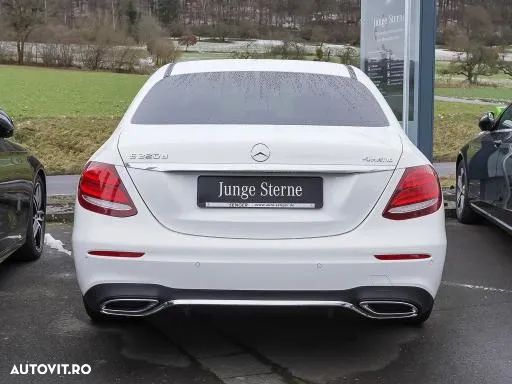 Mercedes-Benz E 220 d 4Matic 9G-TRONIC - 3