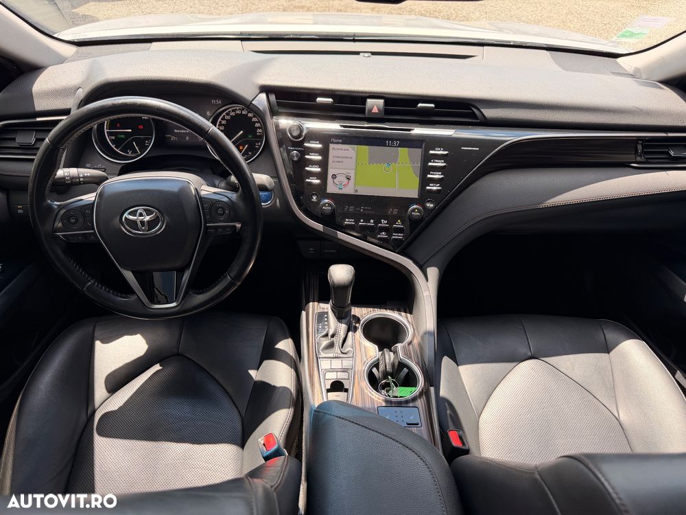 Toyota Camry Luxury - 13