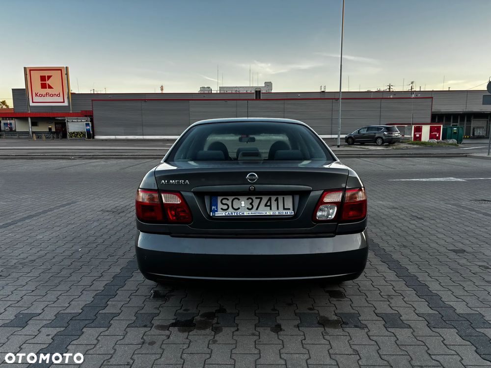 Nissan Almera 1.5 Base - 4