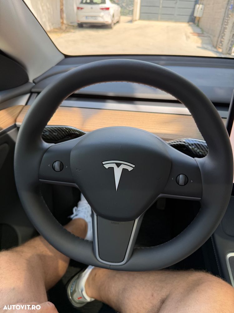 Tesla Model Y - 13