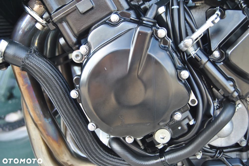 Suzuki GSR - 34