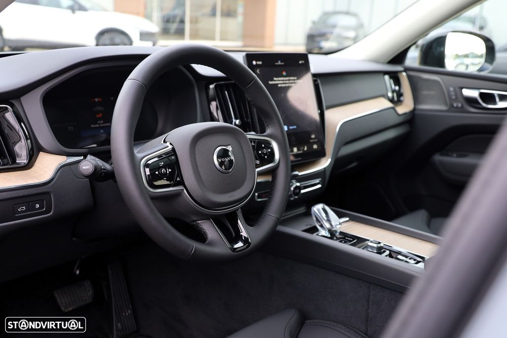 Volvo XC 60 2.0 T6 PHEV Plus Dark AWD - 17