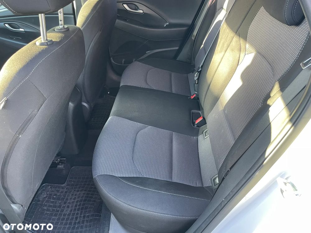 Hyundai i30 1.5 DPI Classic + - 15