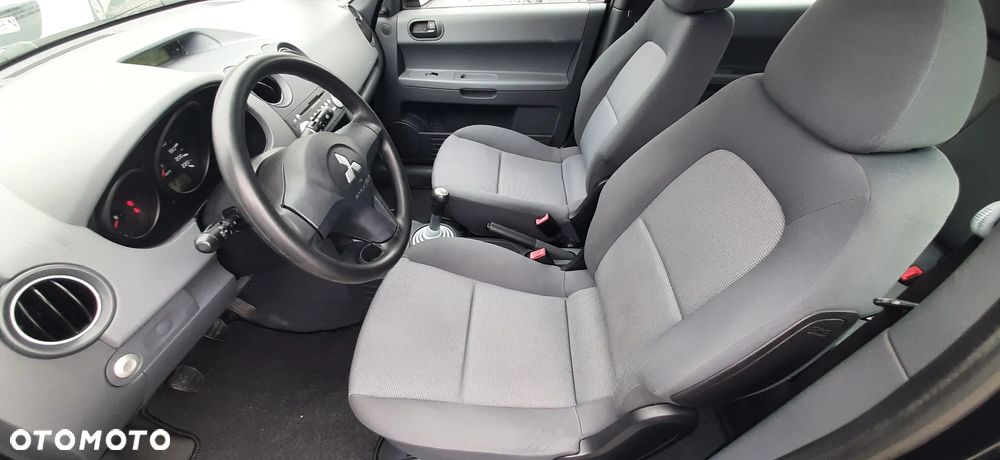 Mitsubishi Colt - 38