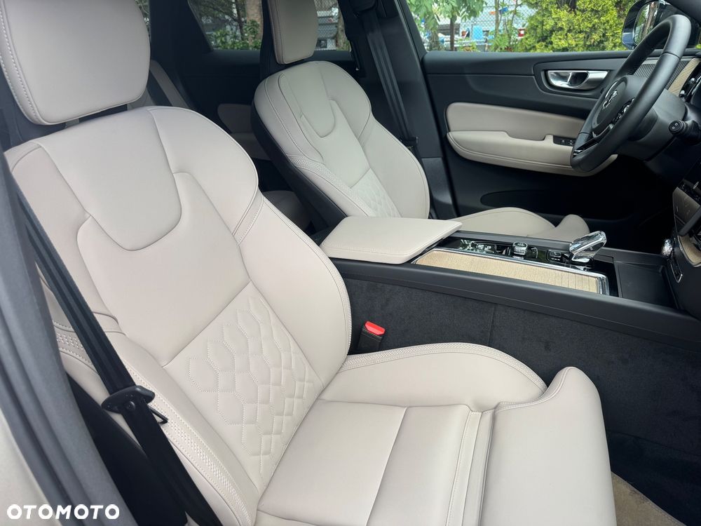 Volvo XC 60 B5 B AWD Plus Black Edition - 37