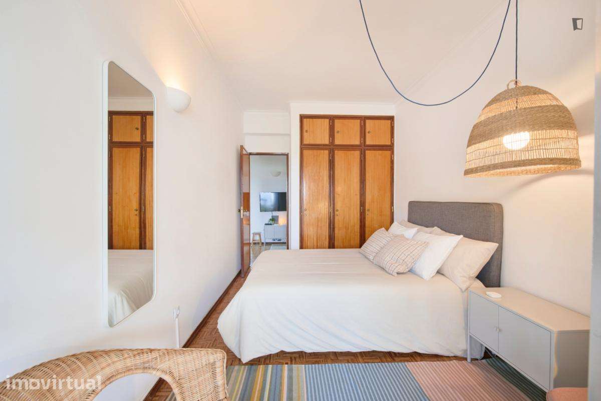Quarto - localizado em Benfica Lisbon - Grande imagem: 2/17