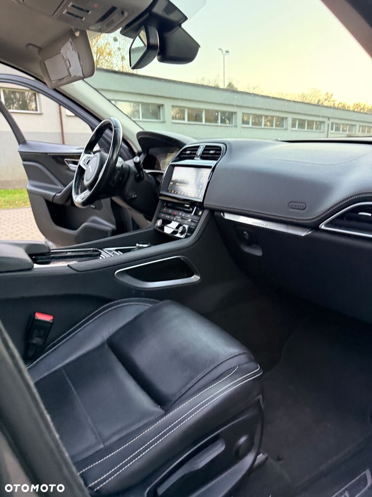 Jaguar F-Pace - 37