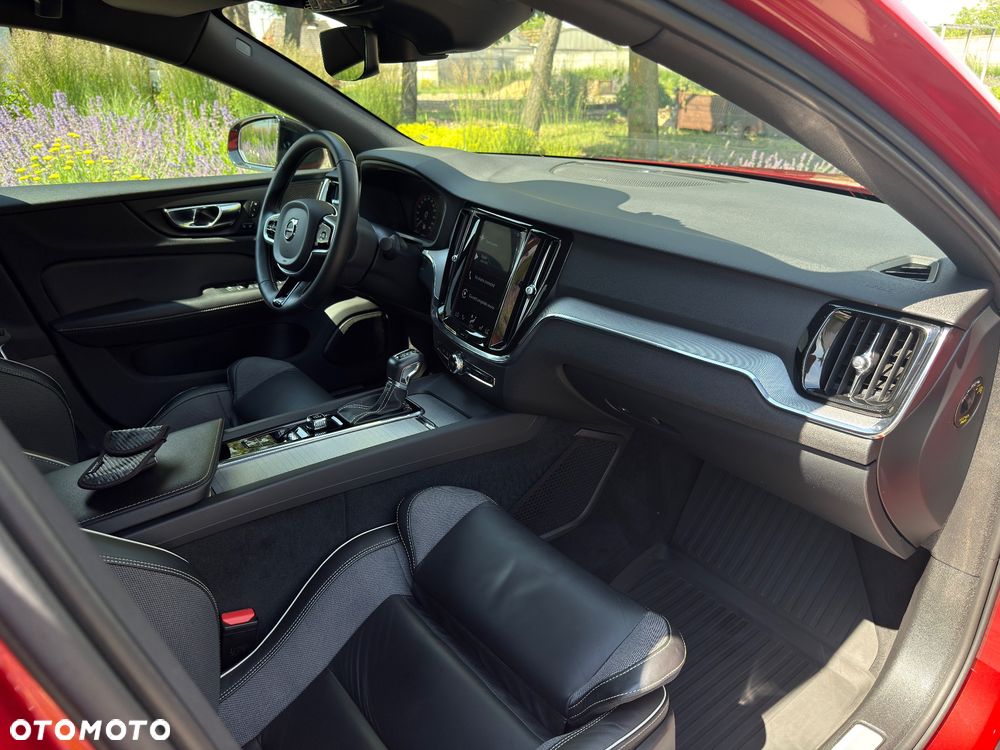 Volvo S60 T4 R-Design - 8